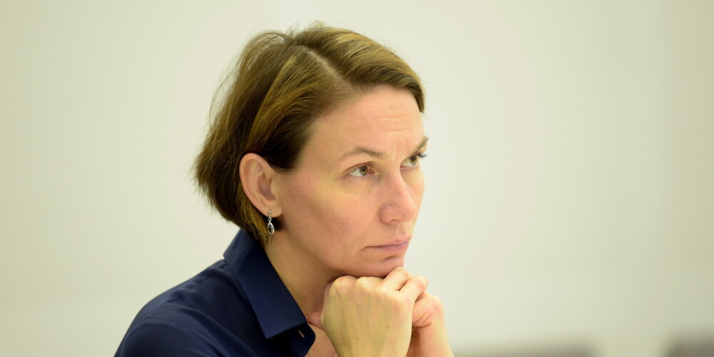 Saeimas deputāte Ļubova Švecova piedalās Saeimas Publisko izdevumu un revīzijas komisijas sēdē.