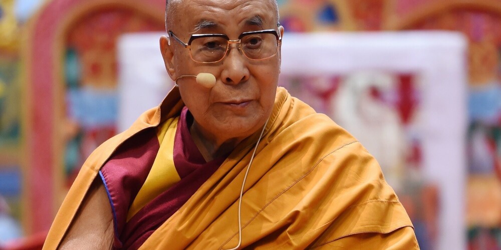 Почему счастливые люди не отмечают день рождения: объяснение Далай-ламы