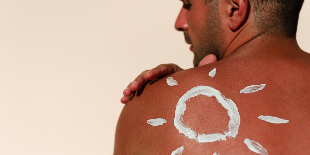 Kāpēc ādu nedrīkst pārsauļot? Saules nodarītais posts var atspēlēties pēc daudziem gadiem