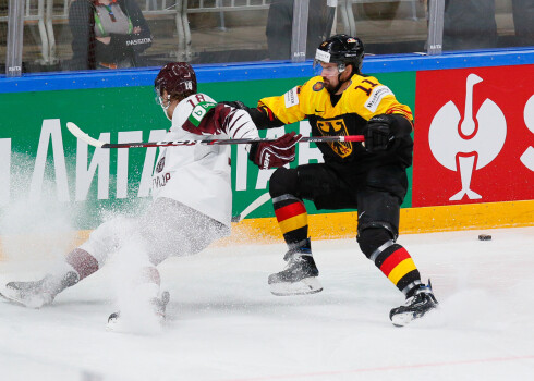 Latvijas hokeja izlase vareni cīnās, bet piekāpjas Vācijai un neiekļūst ceturtdaļfinālā