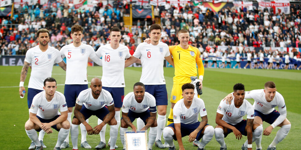 Anglijas futbola izlase ir nacionālā futbola komanda, kas pārstāv Angliju starptautiskās futbola sacensībās. Anglijas futbola izlasi pārvalda Anglijas Futbola asociācija. Anglijas izlase 1966. gadā uzvarēja Pasaules čempionātā futbolā.Anglijas izlase, kas ir futbola dzimtenes pārstāvji, piedalījās pirmajās oficiālajās futbola valsts sacīkstēs, 1872. gada 30. novembrī cīnoties neizšķirti 0:0 ar Skotiju. Turpmāko 40 gadu laikā Anglijas izlase aizvadīja spēles vienīgi ar citām Lielbritānijas valstu izlasēm (Skotiju, Velsu un Īriju). Anglijas izlase nepiedalījās pirmajos trijos pasaules čempionātos, pirmoreiz tajā startējot tikai 1950. gadā. 1966. gada Pasaules čempionātā, kas notika tieši Anglijā, Anglijas izlase pirmo un vienīgo reizi ieguva Pasaules kausu. Kopš tā laika Anglijas izlase allaž ir starp favorītiem visos turnīros, taču lielajos finālturnīros (pasaules un Eiropas čempionātos) kopš 1966. gada vairs nav uzvarējusi.