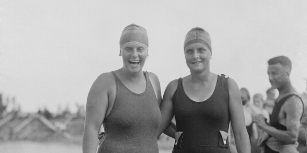 Peldētājas Šarlote Boila un Etelda Bleibtreja 1920. gada olimpiskajās spēlēs Antverpenē. Boila šajā olimpiādē izcīnīja trīs zelta medaļas.