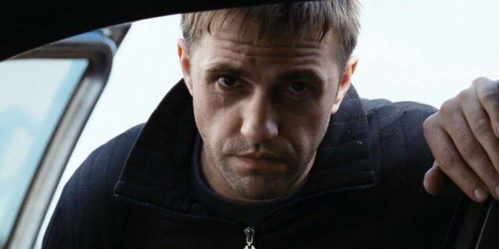 Владимир Владимирович Вдовиченков (род. 13 августа 1971, Гусев, Калининградская область, РСФСР, СССР) — российский актёр театра и кино, Заслуженный артист Российской Федерации (2012). Будучи студентом стал сниматься в кино - были и эпизоды, и уже главные роли. В сериале "Гражданин начальник" и в фильме "Бригада" снимался параллельно.