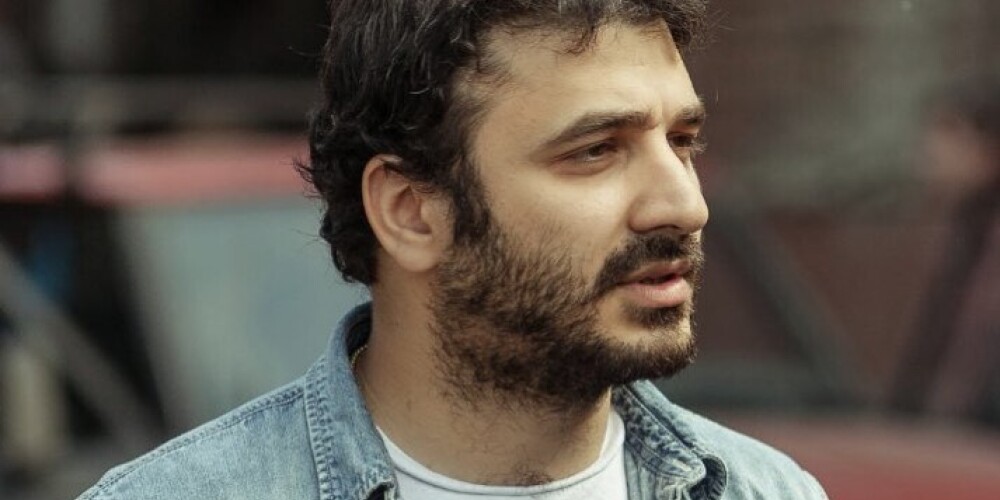 Российско-армянский кинорежиссёр, сценарист, продюсер и актёр КВН. Родился 24 августа 1984 года в Ереване. Дебют режиссёрства состоялся в 2006 году в малобюджетном триллере «45 сантиметров» по собственному сценарию. За свою карьеру выпустил такие фильмы, как: «ЛОпуХИ: Эпизод первый» (2009), «Мамы» (2012), «Няньки» (2012), «Остров везения» (2013), «Лёгок на помине» (2014), «Что творят мужчины! 2» (2015), «Кутис» (2014), «Женщины против мужчин» (2015), «Защитники» (2017), «Фото на память» (2018), «Кома» (2020) и другие.