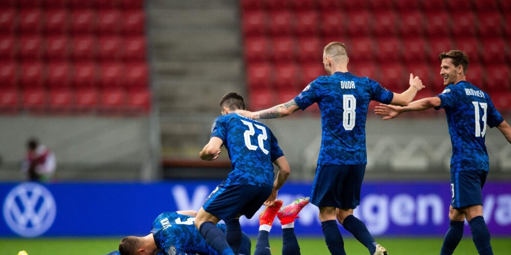 Slovākijas futbola izlase ir nacionālā futbola komanda, kas pārstāv Slovākijas Republiku starptautiskās futbola sacensībās. Slovākijas futbola izlasi pārvalda Slovākijas Futbola asociācija.Laika posmā no 1939. līdz 1944. gadam Slovākijas izlase aizvadīja 16 spēles, taču pēc 2. pasaules kara slovāku spēlētāji spēlēja apvienotajā Čehoslovākijas izlasē. Pēc Čehoslovākijas sadalīšanās Slovākijas izlase pirmo spēli aizvadīja 1992. gadā pret Lietuvas izlasi. Slovākijas izlase Pasaules kausa finālturnīrā pirmoreiz piedalījās 2010. gadā, iekļūstot astotdaļfinālā. Eiropas čempionāta finālturnīrā debitēja 2016. gadā Francijā, kad arī spēja izkļūt no grupas, bet astotdaļfinālā piekāpās Vācijas izlasei.