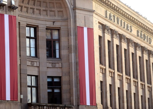 Latvijas Radio nams svētku rotā.