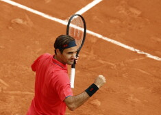 Federers četros setos sasniedz "French Open" trešo kārtu