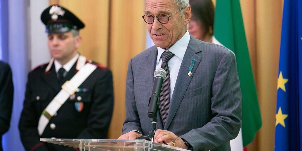 Андре́й Серге́евич (Андро́н) Кончало́вский (Михалко́в-Кончало́вский, настоящее имя — Андрей Сергеевич Михалков, род. 20 августа 1937, Москва, РСФСР, СССР) — советский, американский и российский киноактёр, режиссёр театра и кино, сценарист, продюсер, общественный и политический деятель. Президент киноакадемии «Ника».Народный артист РСФСР (1980), лауреат Государственной премии РСФСР имени братьев Васильевых (1990), Государственной премии Казахской ССР (1972) и двух премий «Серебряный лев» Венецианского кинофестиваля (2014, 2016).