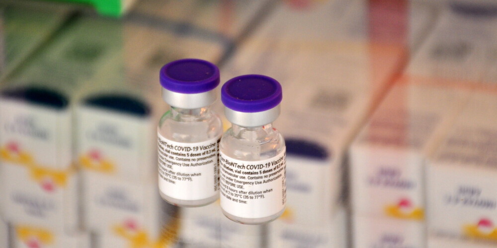 Neveiksmīgais vakcīnu iepirkums: savu viedokli par atbildīgajiem pauduši Veselības ministrijas resorā strādājošie