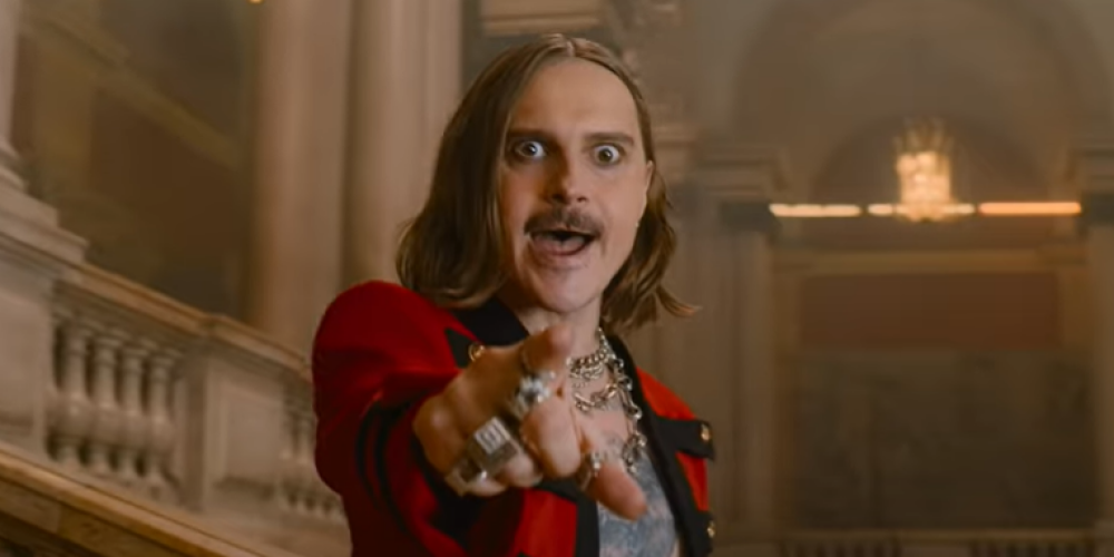 Little Big — российская панк-поп-рэйв-группа, образованная в 2013 году в Санкт-Петербурге. Коллектив был выдвинут от России на песенный конкурс «Евровидение-2020», однако конкурс не состоялся из-за пандемии Covid-19.Группа впервые заявила о себе 1 апреля 2013 года, выпустив клип «Every Day I’m Drinking» на YouTube. Первый альбом группы With Russia From Love был выпущен 17 марта 2014 года.