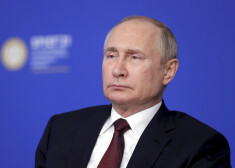 "Nepazīstu un negribu pazīt" - Putins komentē "Ryanair" lidmašīnas sagrābšanu un Protaseviča aizturēšanu