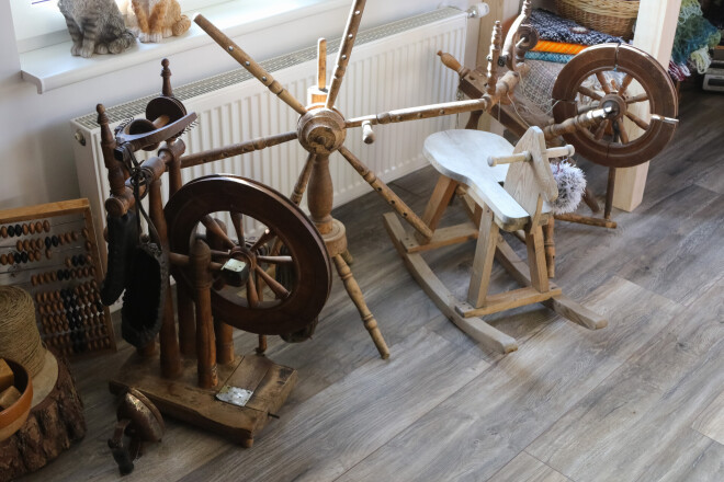 Vietējie zina – ja bēniņos vai kur citur mājās nomētājusies kāda nevajadzīga, bet patiesībā derīga un vēsturiski vērtīga manta, jānes Lailai.