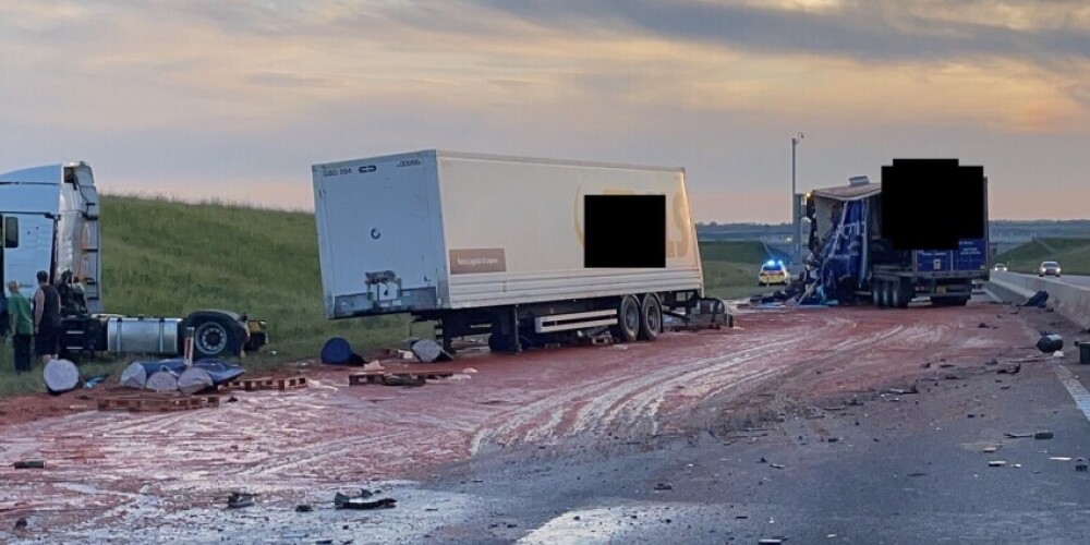 После аварии шоссе в Англии напоминает сцену из фильма ужасов