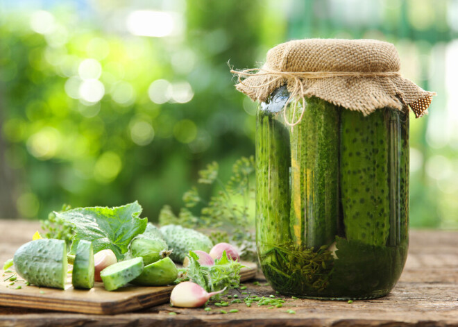 Почему соленые и маринованные огурцы могут быть опасны?