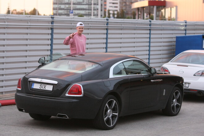 25 gadus vecais Kristaps Porziņģis ar teju 160 miljonu ASV dolāru lielu līgumu kabatā ir vairāku auto īpašnieks. Šis ir viens no viņa auto.
