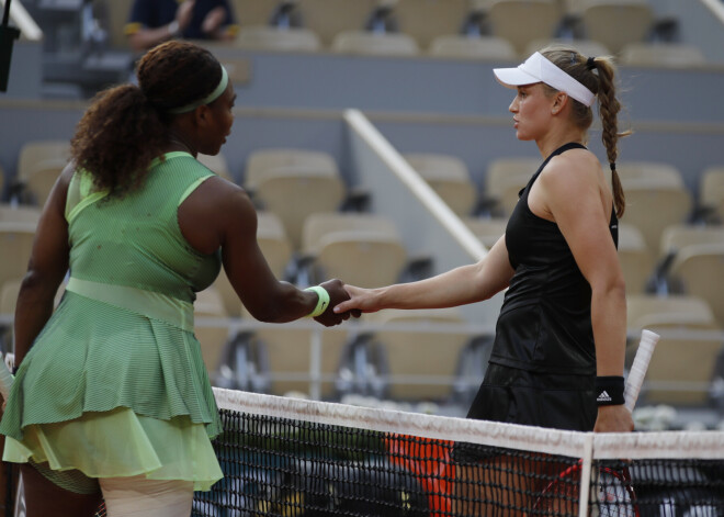 Ribakina "French Open" astotdaļfinālā aptur Viljamsu; no sacensībām izstājas Federers