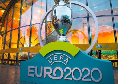 Вакцину не одобрили: на матч Евро-2020 с Данией не допустят более 2000 российских болельщиков