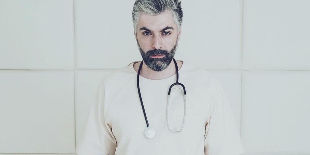 Дмитрий Исхаков — российский дизайнер и фотограф, имя которого известно далеко за пределами России. С ним сотрудничают такие бренды, как Bosco di Ciliegi, Mercury, JTI Tabacco, Toyota, Sony и другие. На родине его знают по работам со звездами российской эстрады и кинематографа, а еще — как бывшего мужа любимицы публики Полины Гагариной. 