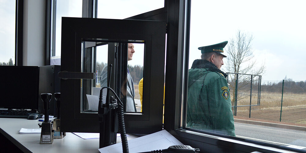 Divi Baltkrievijas pilsoņi uz robežas uzrādījuši Covid-19 testus ar viltojuma pazīmēm