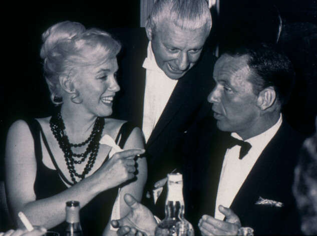 Merilina Monro un Frenks Sinatra (pa labi).