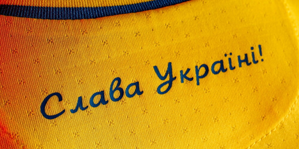 UEFA liek Ukrainai noņemt saukli "Varoņiem slava!" no spēļu krekliem