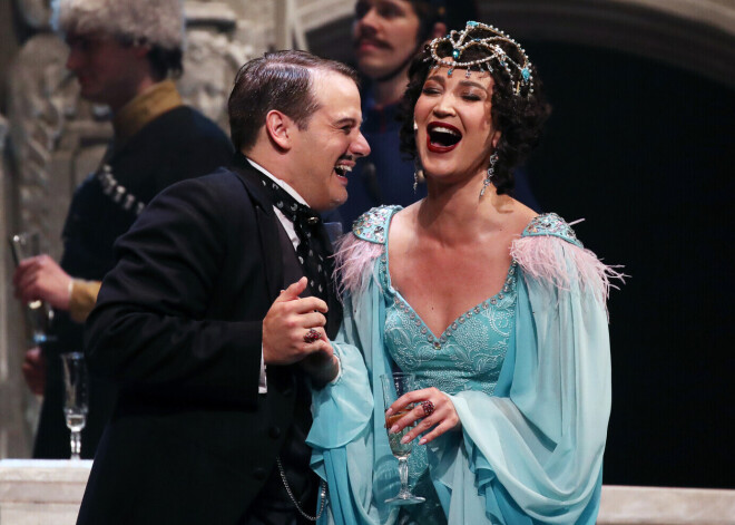 Секс и "полный провал": первые кадры спектакля с Ольгой Бузовой