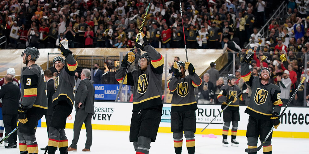 Vegasas "Golden Knights" hokejisti pēc uzvaras pār "Avalanche".