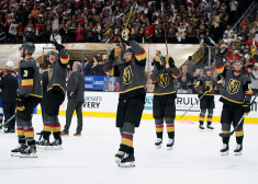 Vegasas "Golden Knights" hokejisti pēc uzvaras pār "Avalanche".