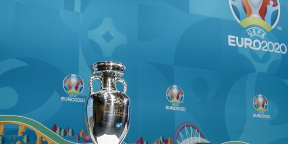 Чемпионат Европы по футболу UEFA EURO 2020 (англ. 2020 UEFA European Football Championship, UEFA Euro 2020) — 16-й розыгрыш чемпионата Европы по футболу, футбольного турнира, проводимого каждые четыре года среди национальных сборных, входящих в состав УЕФА, который должен был пройти с 12 июня по 12 июля 2020 года, но из-за пандемии коронавируса COVID-19 пройдёт на год позже, с 11 июня по 11 июля 2021 года. 