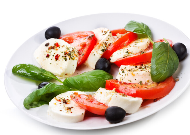 Vasaras salātu klasika - Insalata alla Caprese