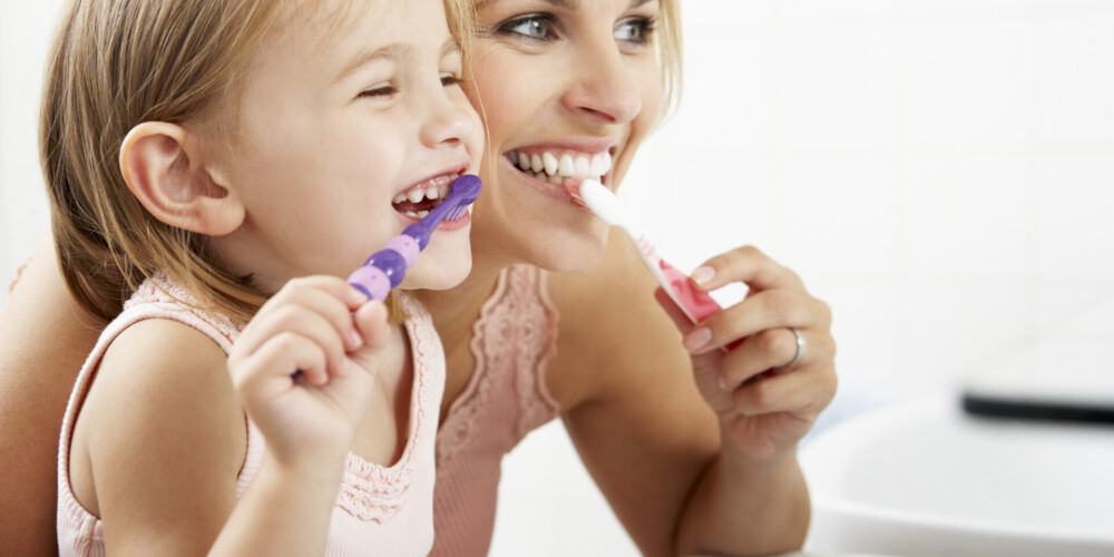 "Не чистите зубы сразу после еды": врач делится скрытым риском для здоровья