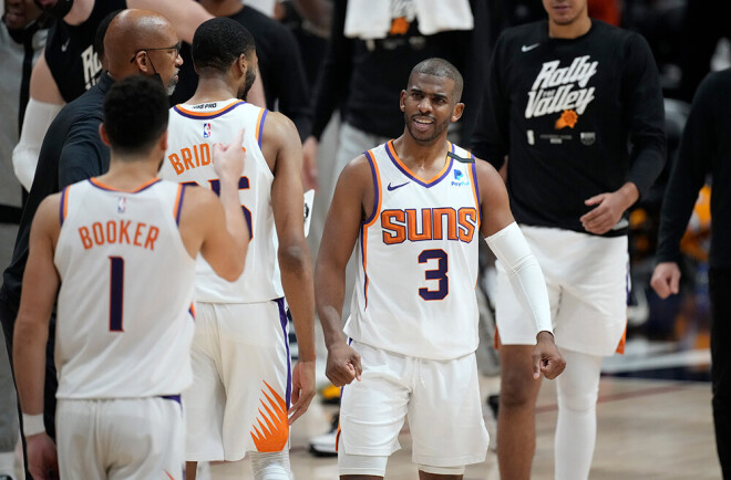 Fīniksas "Suns" NBA izslēgšanas spēļu pusfinālu sasniedza pēc 11 gadu pārtraukuma.