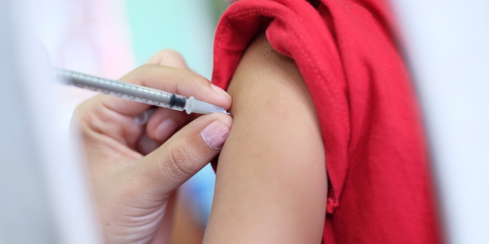"В сентябре в Латвии можно начать вакцинировать детей младше 12 лет от Covid-19", - считает врач-инфектолог