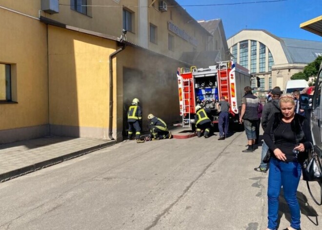 В здании возле Рижского центрального рынка вспыхнул пожар