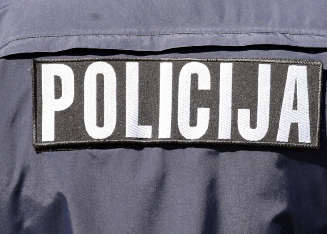 Полицейские в Кандавском районе реанимировали пассажира попавшего в аварию мотоцикла; водитель умер