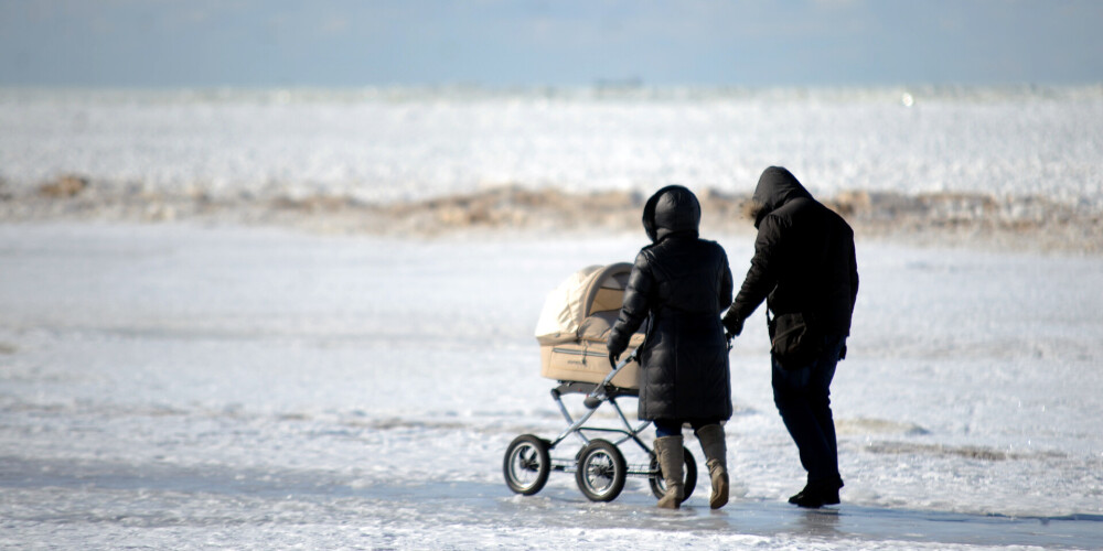 Вецаки (латыш. Vecāķi, дословно «Старые крючки», от латыш. āķis — крючок) — приморский микрорайон в Риге, входящий в состав Северного района. С конца XIX века известен как курорт. В городскую черту включён в два этапа, в 1949 и 1960 году.Граничит с микрорайонами Вецдаугава, Трисциемс и Мангальсала, а также с Царникавским краем.