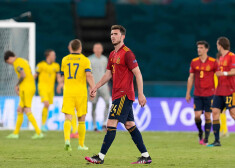 Spānijas futbolisti Seviljā nespēj pārspēt Zviedriju un tiek izsvilpti