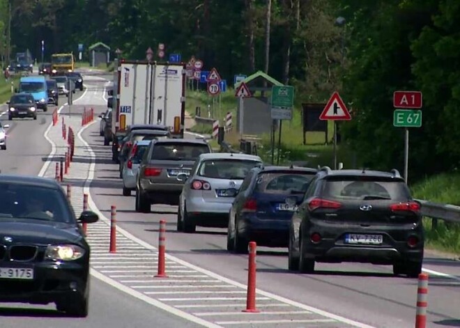 "Теперь обогнать невозможно!": водители критикуют "застолбленный участок" на Таллинском шоссе