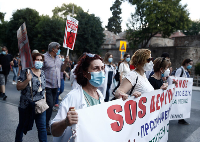 Strādājošo protesti Grieķijā paralizējuši sabiedrisko transportu un prāmju satiksmi