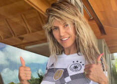 Heidija Kluma, atbalstot Vācijas futbola izlasi, gandrīz atkailina krūtis, taču tas nelīdzēja