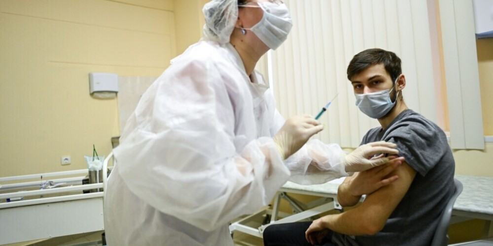 Vairākām cilvēku grupām Maskavā veiks obligātu vakcināciju pret Covid-19