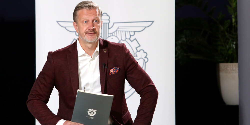 LTRK valdes priekšsēdētājs Jānis Endziņš: “Mūsu politiķi ir kā makšķernieki šortos, ar spiningu rokās, ziemas laikā uz aizsalušas upes.”