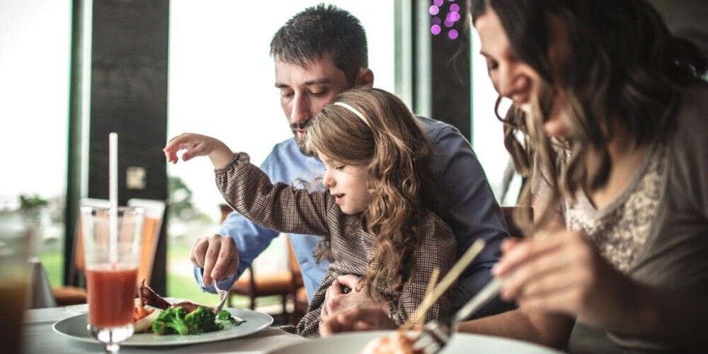 "Чтобы поужинать, нужно сделать тест себе, жене и ребенку": рестораны требуют пересмотра ограничений