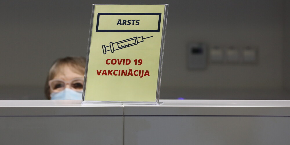 По крайней мере одной дозой вакцины от Covid-19 в Латвии привиты 30% населения