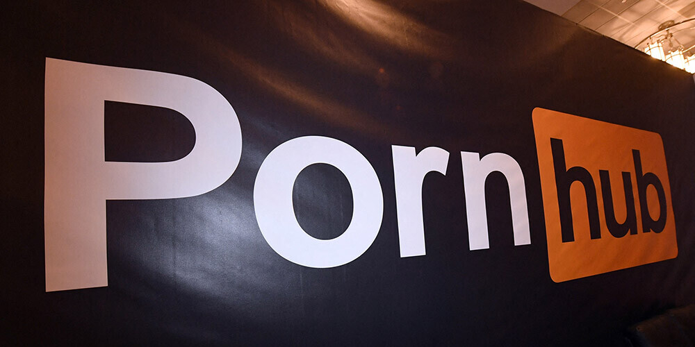 Kalifornijā 34 sievietes iesūdz tiesā pornogrāfijas vietni "Pornhub"