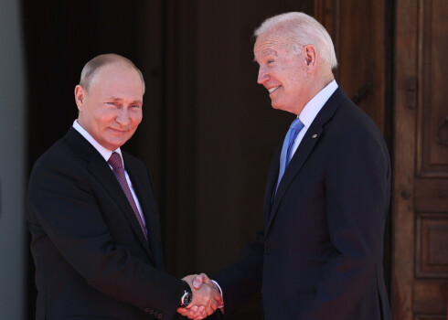 "Пока не время для объятий, но и не время для холодной войны": как Путин и Байден поговорили в Женеве