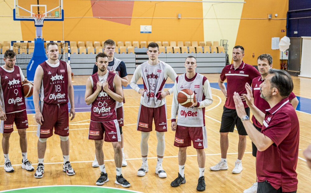Latvijas basketbola izlase trenera Banki debijā līdzīgā cīņā zaudē Polijai