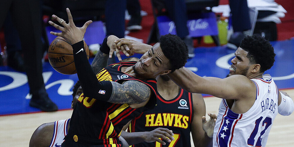 Atlantas "Hawks" basktebolisti uzvaru sērijā pret "76ers" nodrošināja viesos.