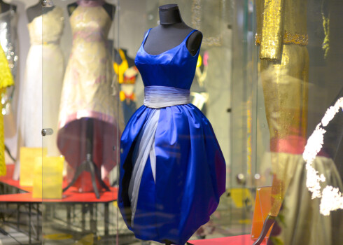 “Да отцепись ты от моего платья!” Директор Рижского Музея моды рассказала о том, как проходят аукционы винтажной одежды