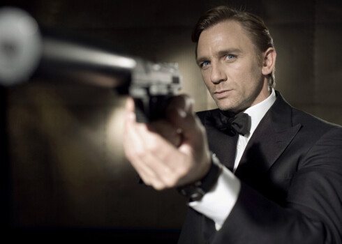 Izrādās, aktierim Danielam Kreigam esot gribējies atveidot Džeimsu Bondu tikai paša mīlas pret "James Bond" video spēlēm dēļ.